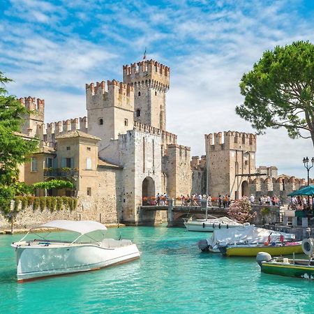 Free Parking - Blue Apartment Vicino Al Centro Sirmione Zewnętrze zdjęcie
